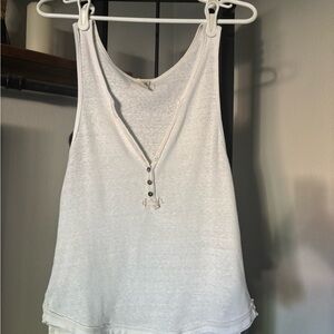 We The Free Gray Sleeveless Buttoned Tank Top